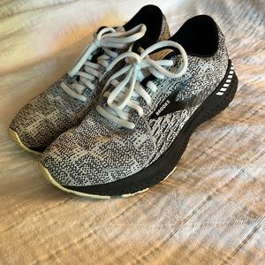 Brooks Adrenaline 21, size 8.5 womens
